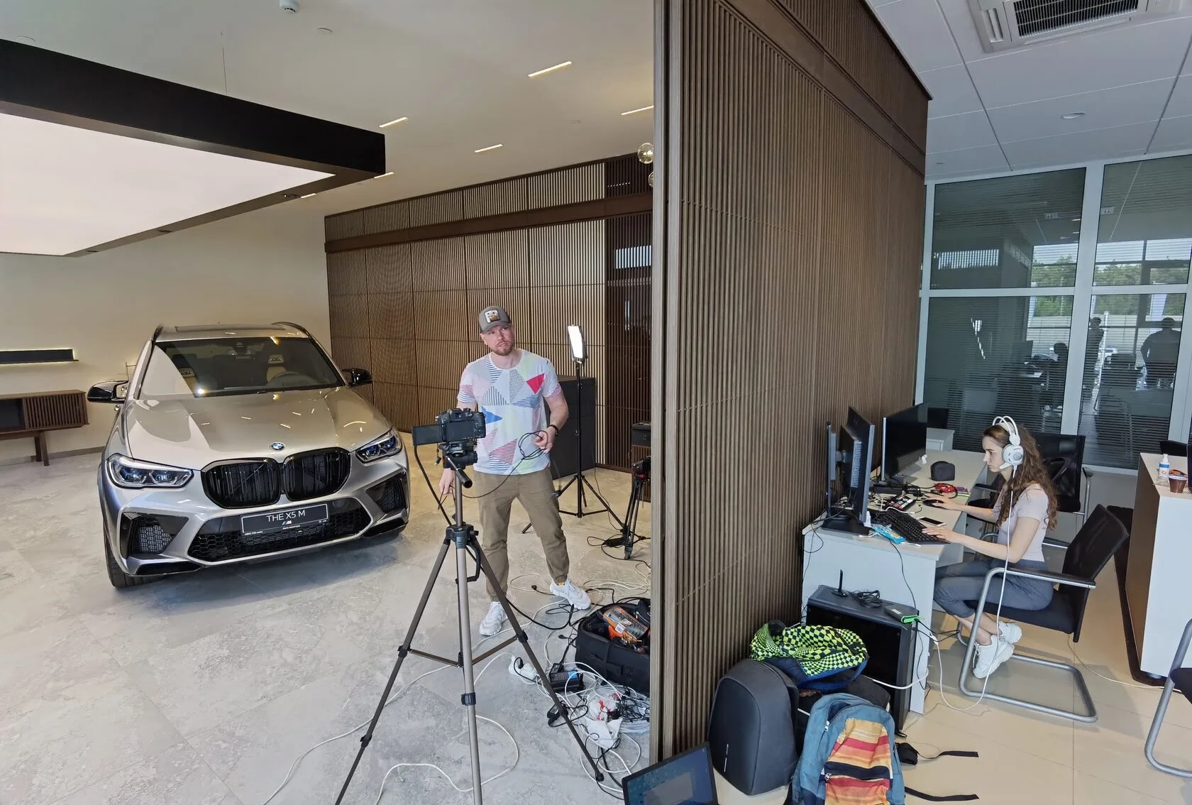 Операторская работа на съёмке обзора в шоуруме